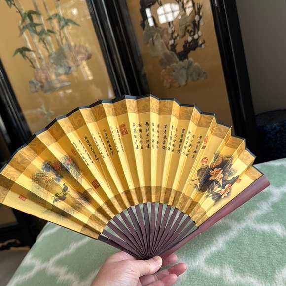 Elegant gold lotus Handheld Fan with Floral Design - Picture 1 of 5